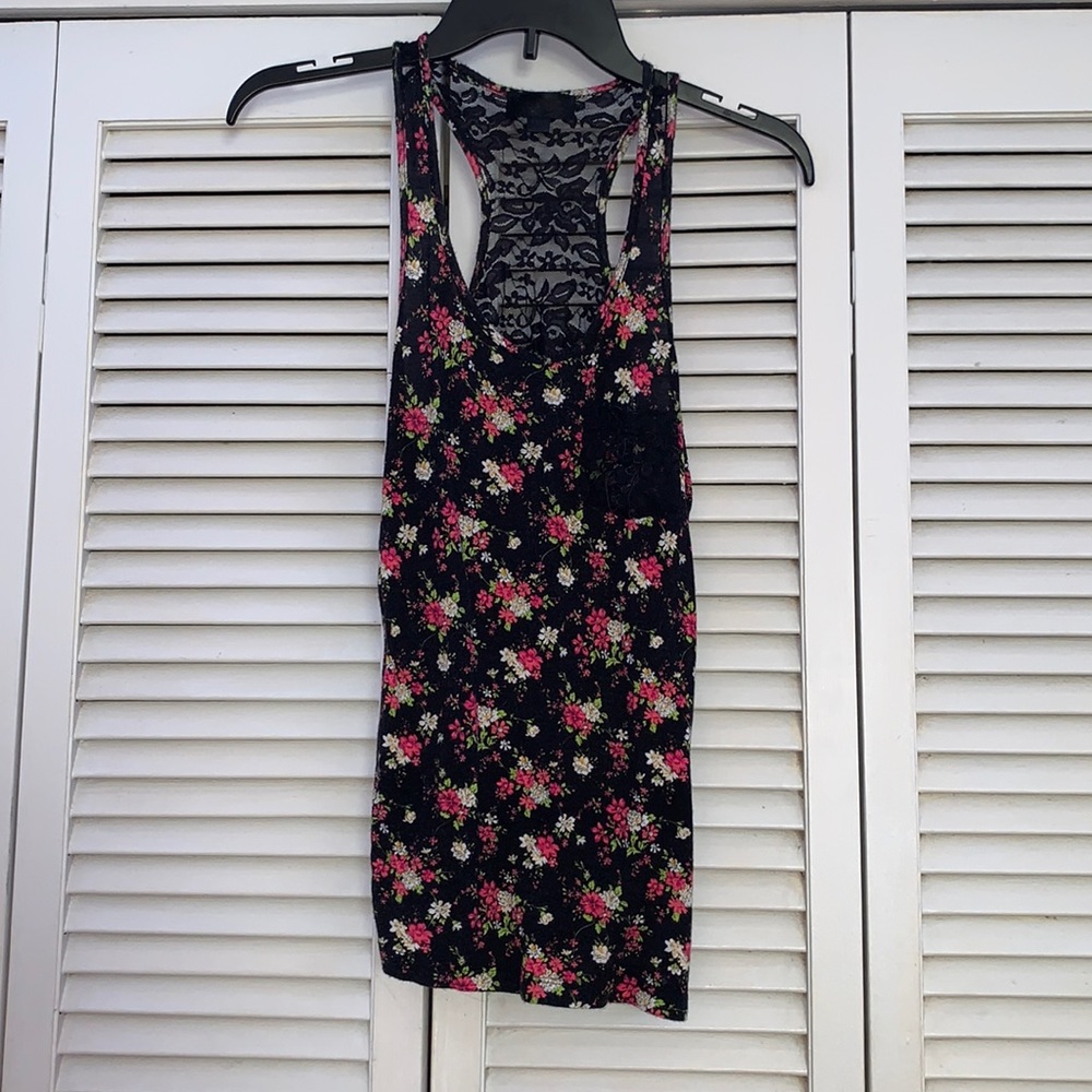Floral Lace Tank-Top